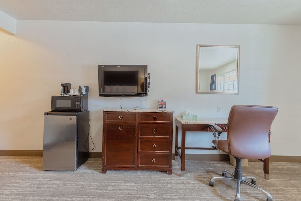 The Yosemite Inn Standard Double Queen 22