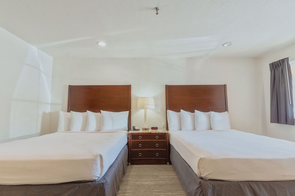 The Yosemite Inn Standard Double Queen 9