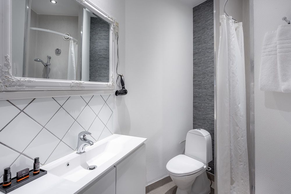 Hotel Tiffany Standard Room 8