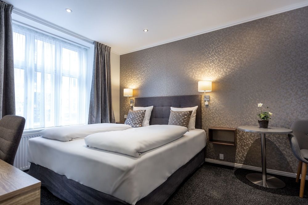 Hotel Tiffany Standard Room 5