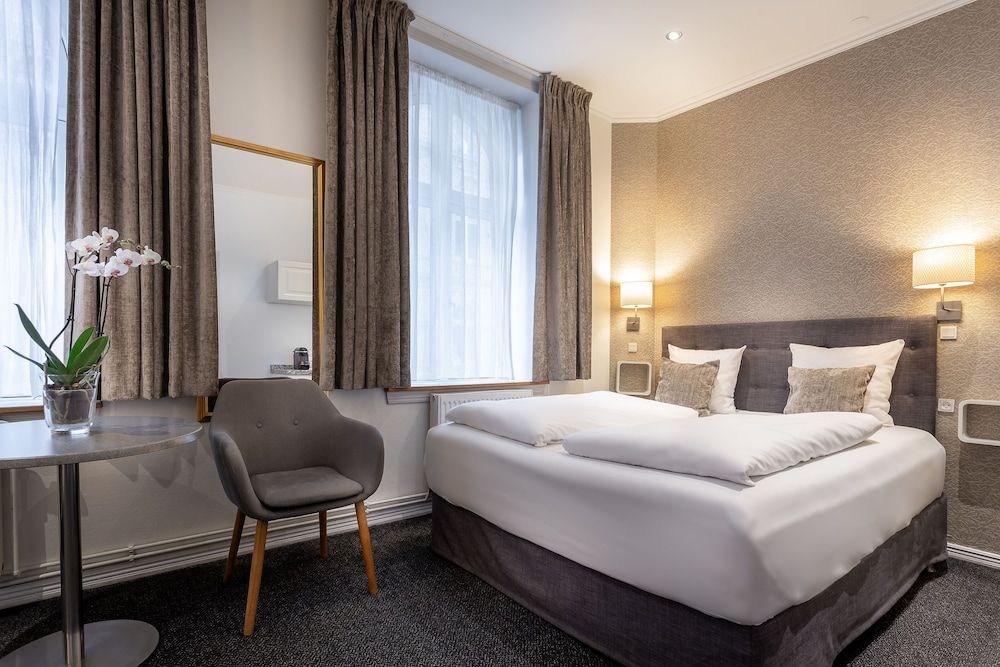 Hotel Tiffany Standard Room 3