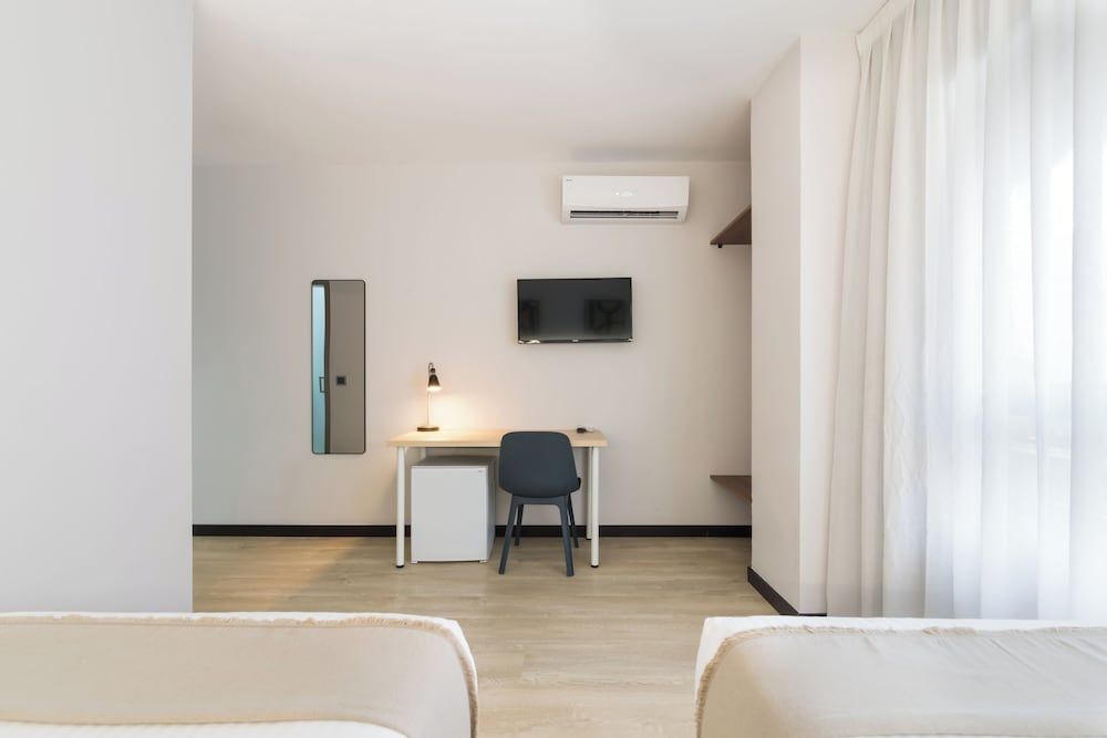 Roisa Hostal Boutique Double Room 14