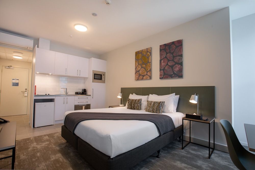 Deluxe King Studio Apartment