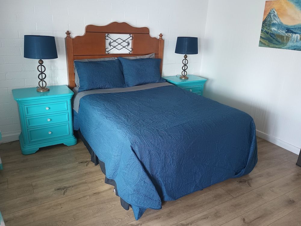 Oceana Boutique Hotel 1 Queen Bedroom, with Kitchenette 2