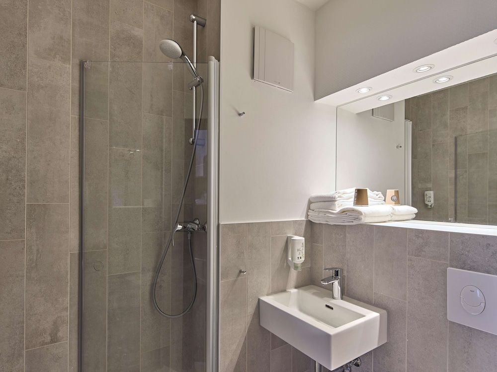 B&B Hotel Köln-Airport Twin Room 5