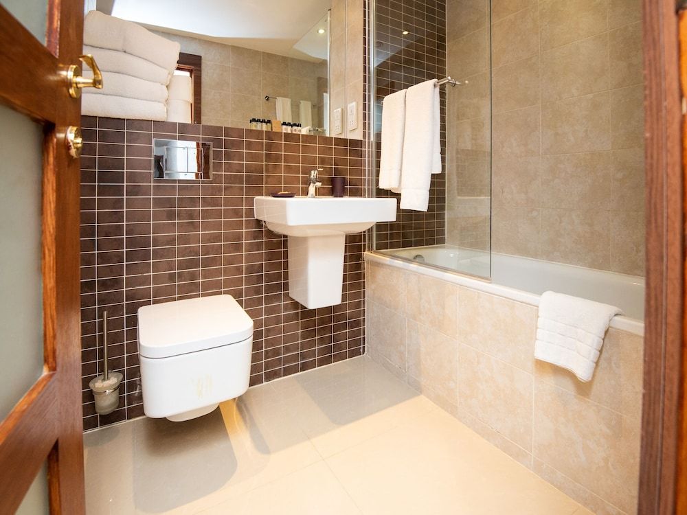 Livin’ Serviced Apartments Deluxe Suite, 2 Double Beds (Quadruple) 12