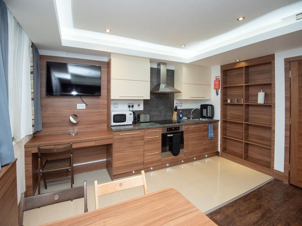 Livin’ Serviced Apartments Deluxe Suite, 2 Double Beds (Quadruple) 3