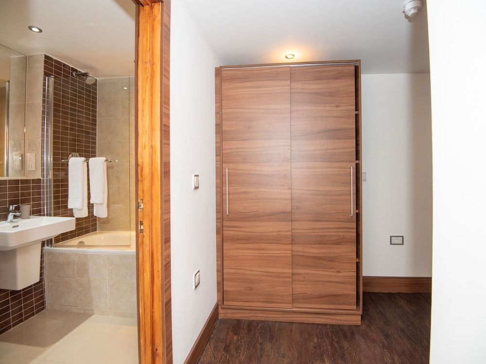 Livin’ Serviced Apartments Superior Suite, 2 Double Beds (Quadruple) 12