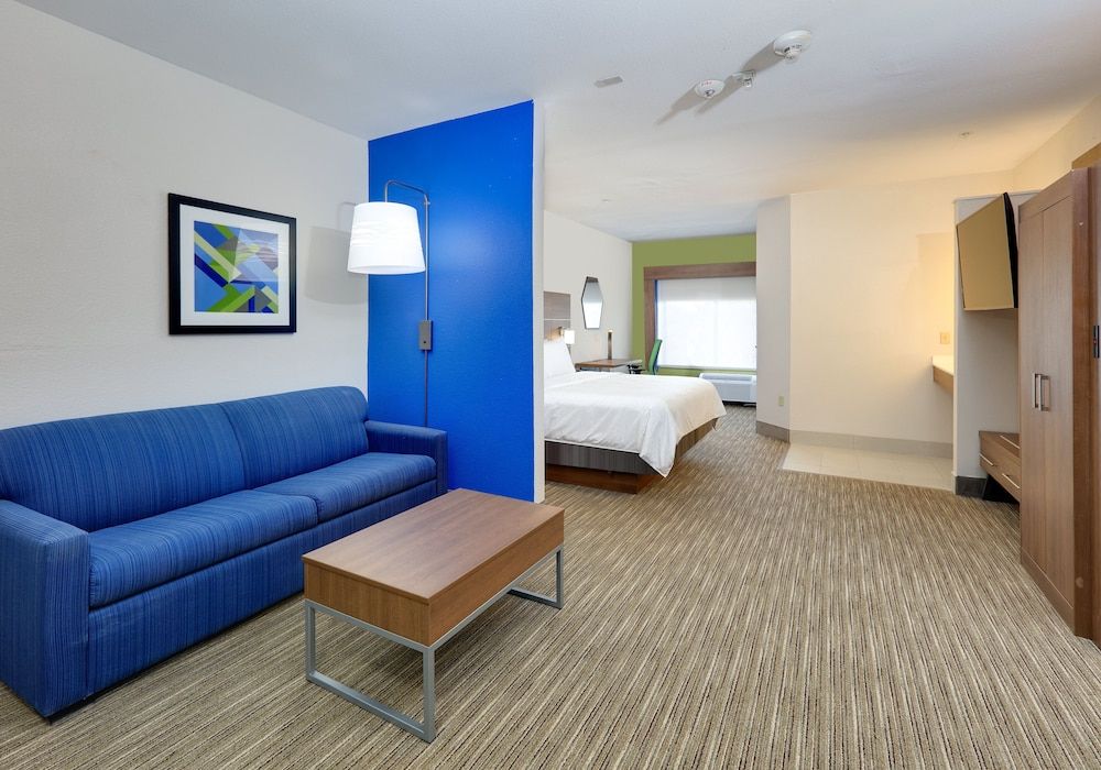 Suite, 1 King Bed, Accessible Bathtub (Communications)