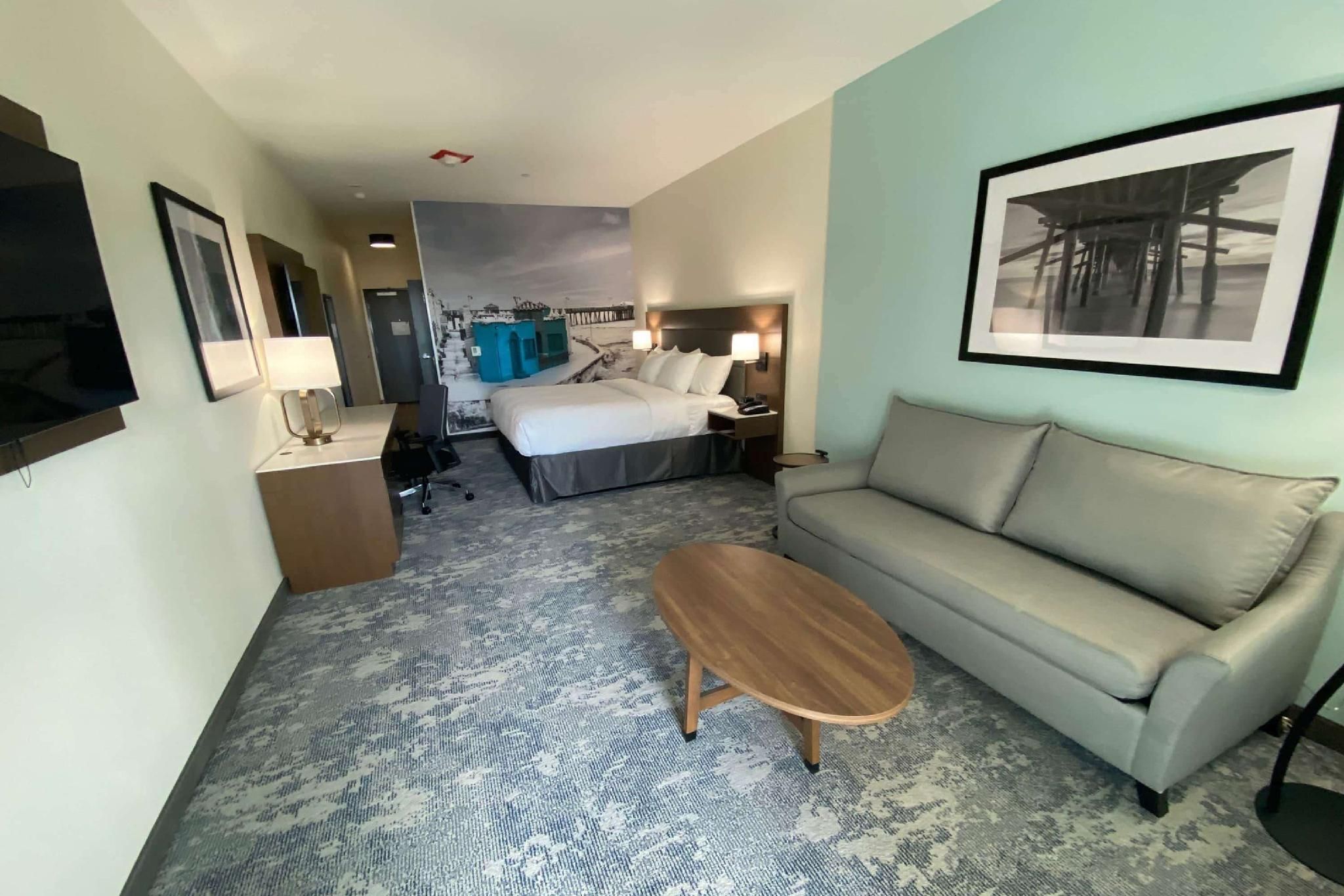 undefined La Quinta Inn & Suites by Wyndham Santa Cruz 10