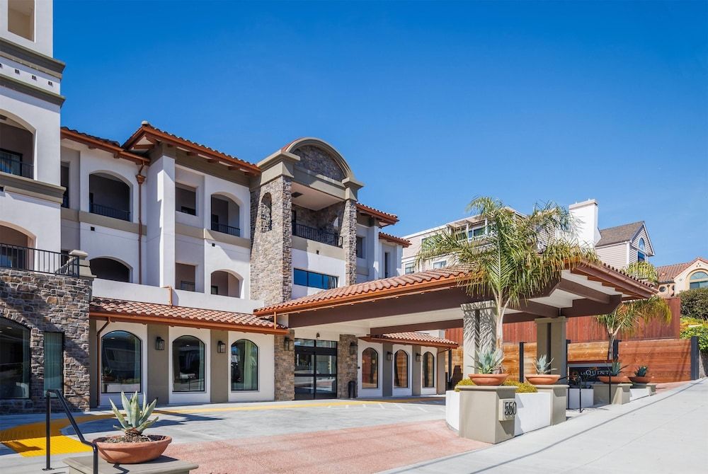 undefined La Quinta Inn & Suites by Wyndham Santa Cruz 2