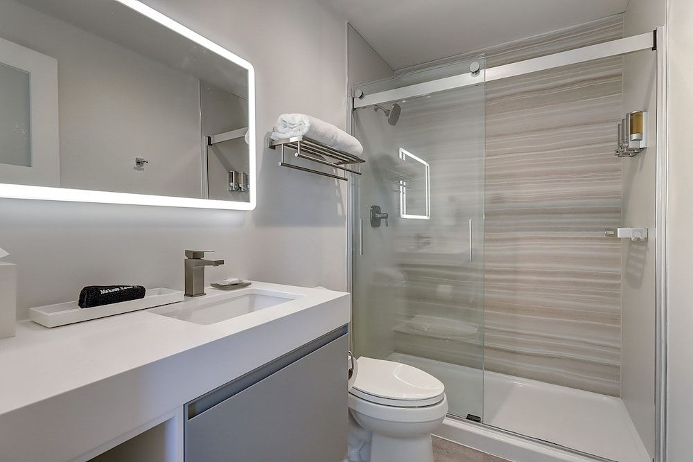 Lively Beach Deluxe Room, Multiple Beds, Pool View 4