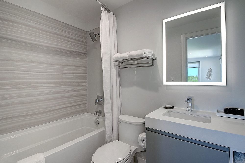 Lively Beach Deluxe Room, Multiple Beds, Beach View 5