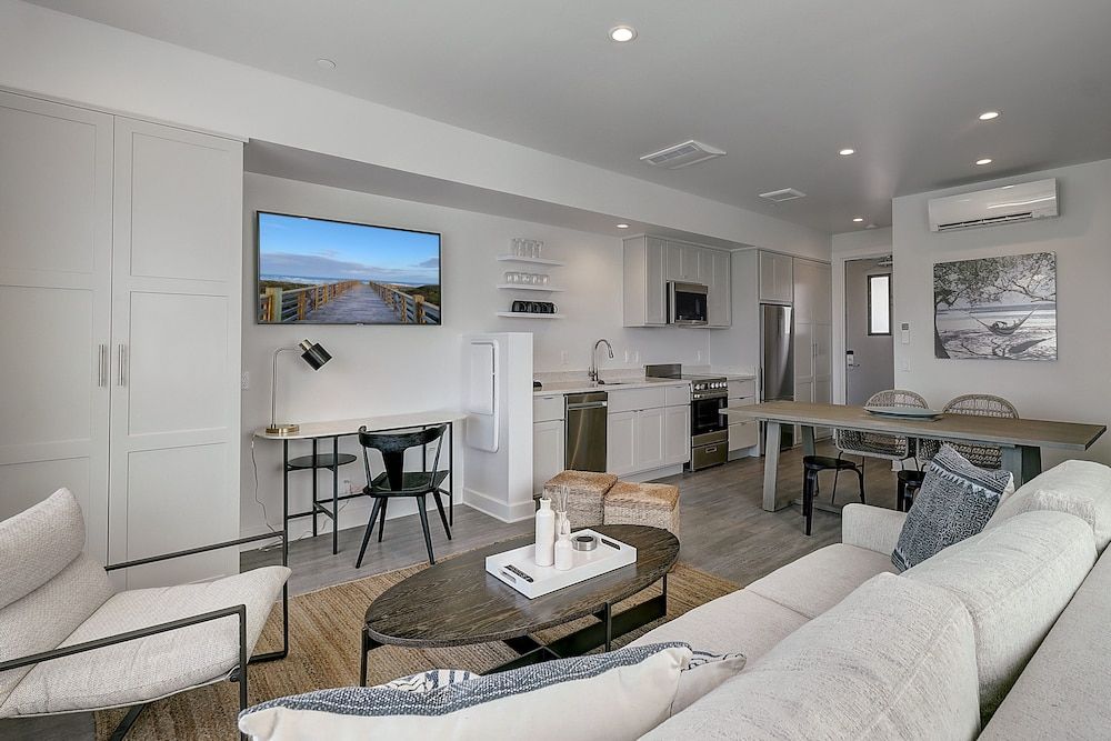 Lively Beach Deluxe Room, Multiple Beds, Pool View 6