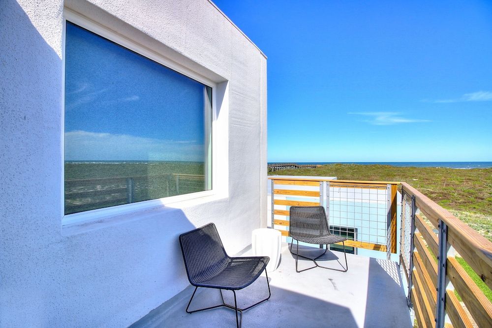 Deluxe, King and Sofa Bed, Beach View