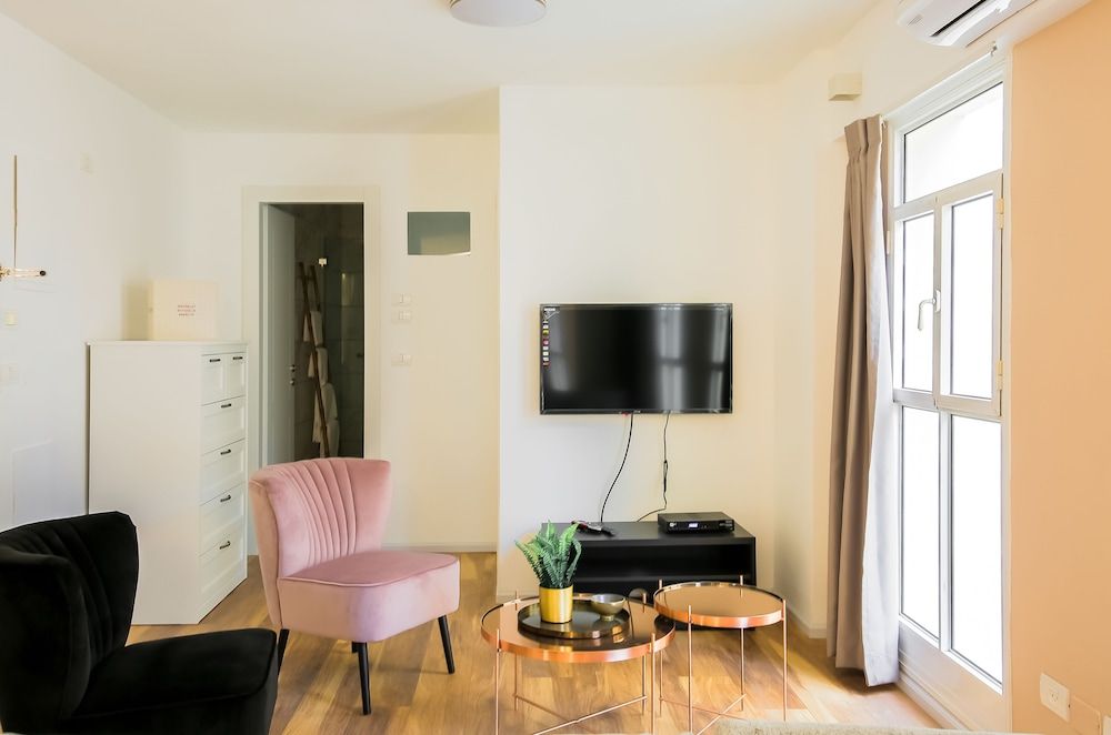 House of Palm Standard Apartment 5