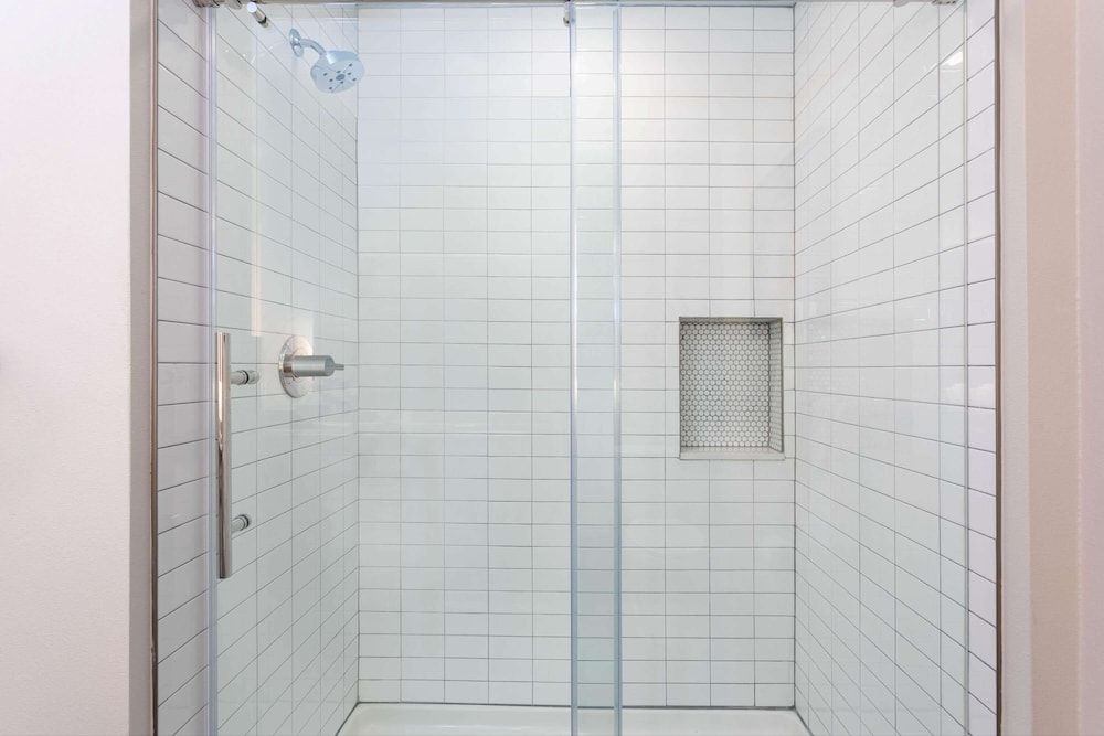 TRYP by Wyndham Orlando Room, 1 King Bed, Accessible, Non Smoking (Hearing Impaired) 5