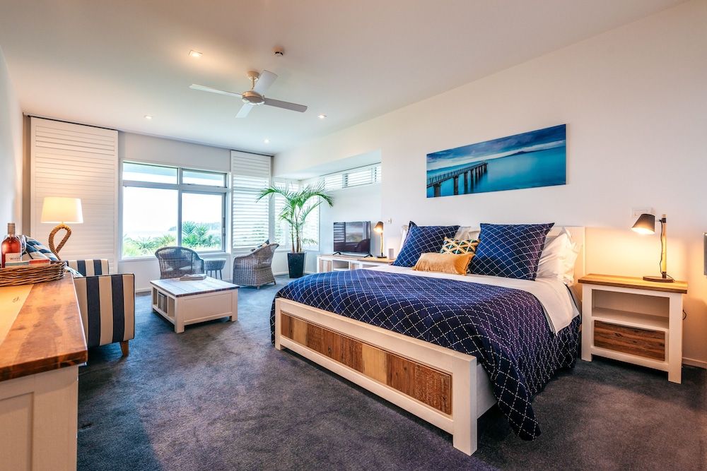 Waiheke Waterfront Lodge Luxury Studio Suite, 1 King Bed, Sea View 2