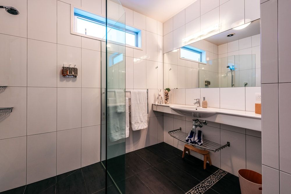 Waiheke Waterfront Lodge Luxury Studio Suite, 1 King Bed, Sea View 5