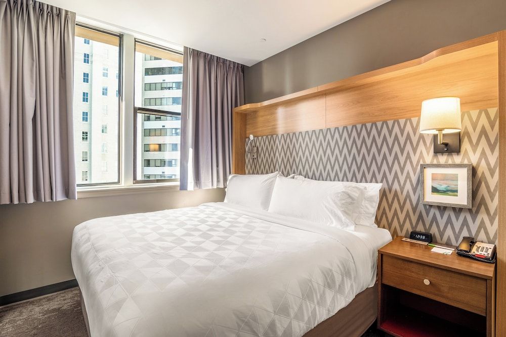 Standard Room, 1 King Bed, Accessible (Mobility, Roll In Shower)