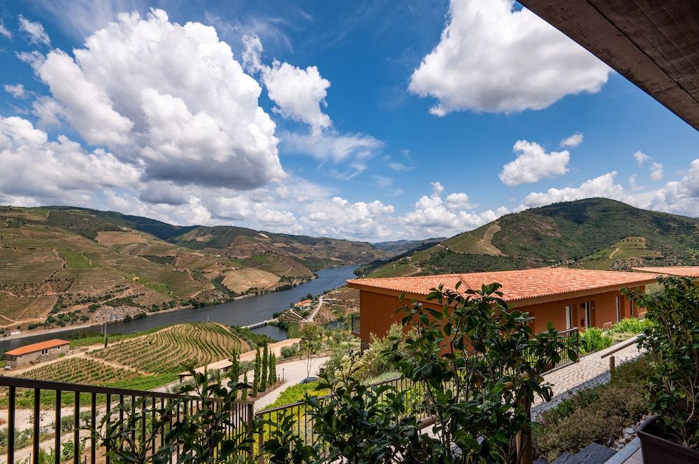 Vila Galé Douro Vineyards Family Room 9