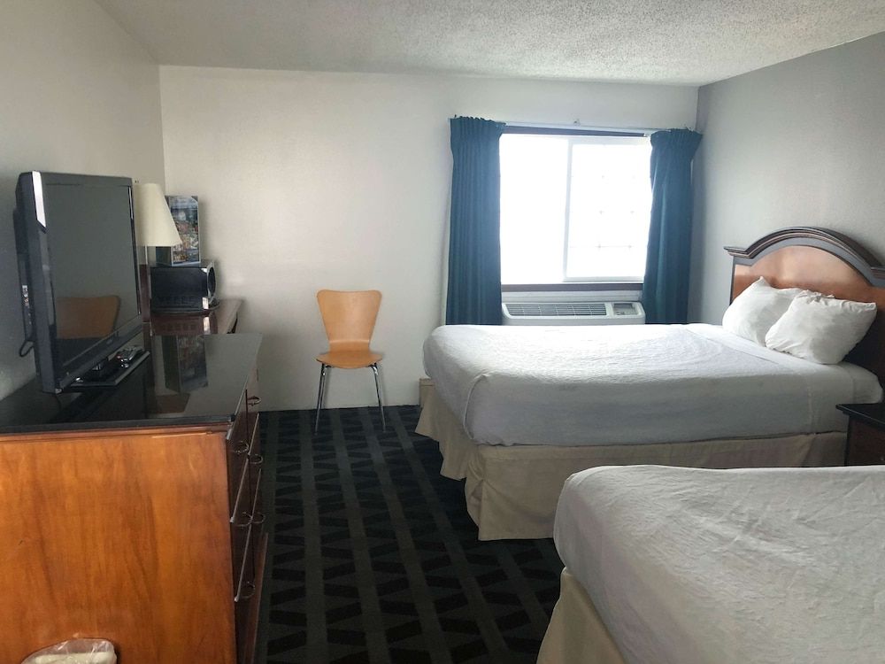 Motel 6 Missoula, MT - Wye - Travel Plaza Standard Room, 2 Double Beds, Non Smoking, Refrigerator 2