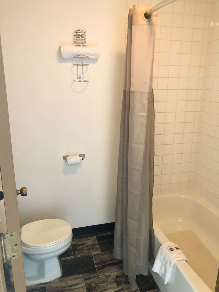 Motel 6 Missoula, MT - Wye - Travel Plaza Standard Room, 2 Double Beds, Non Smoking, Refrigerator 4