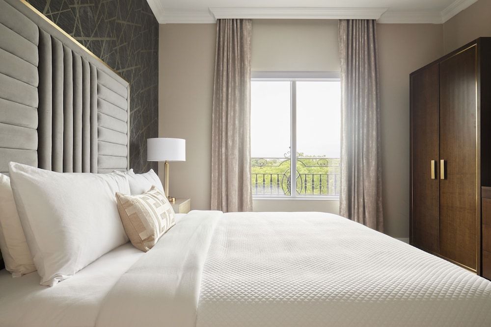 Chateau Grande Hotel Standard King 2