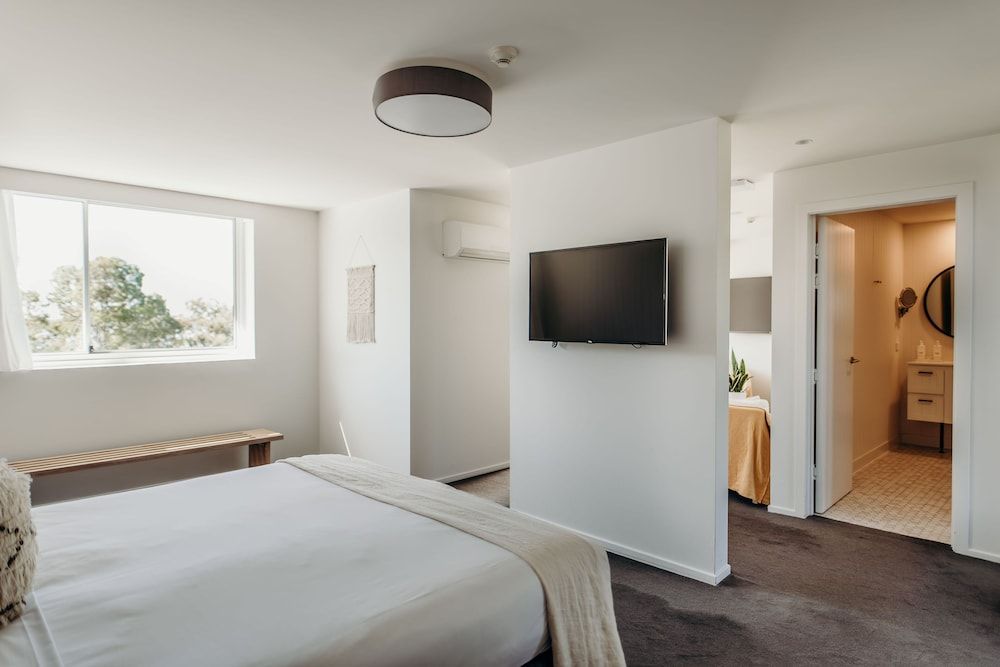 Bannisters Port Stephens Classic Studio, Partial Ocean View 3