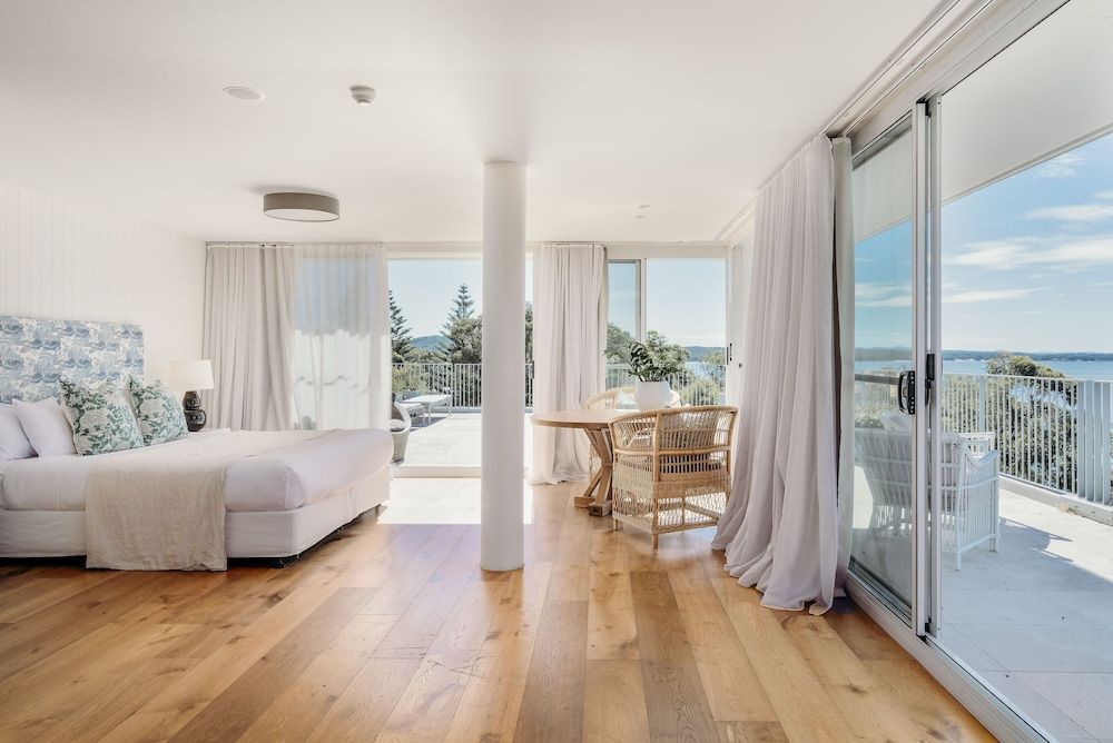 Classic Penthouse, Bathtub, Bay View