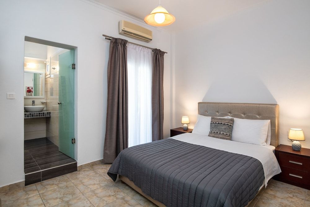 Alizea Villas & Suites Basic Double Room 6