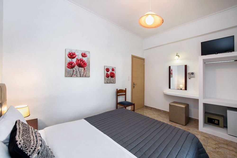 Alizea Villas & Suites Basic Double Room 5