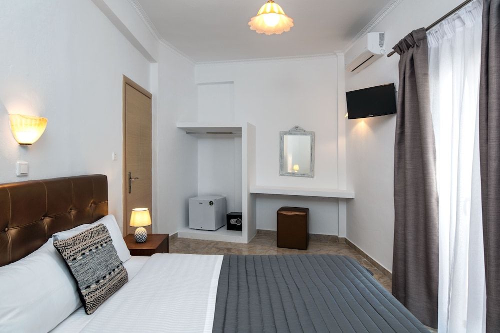 Alizea Villas & Suites Basic Double Room 4