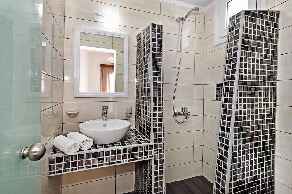 Alizea Villas & Suites Basic Double Room 8