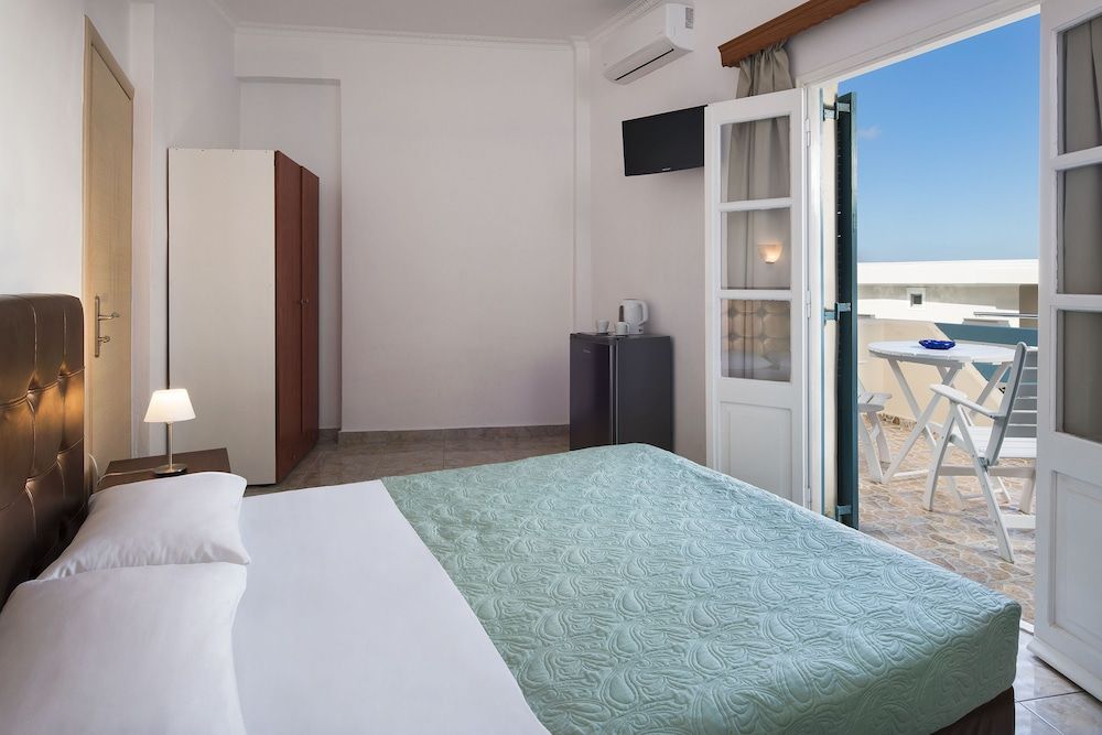 Alizea Villas & Suites Basic Double Room 3