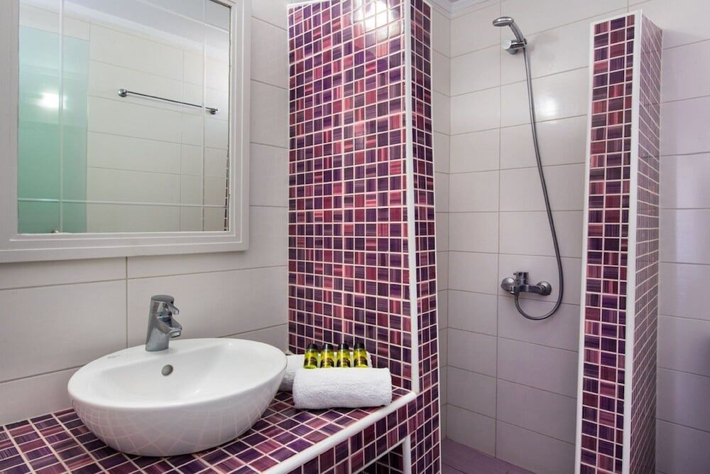 Alizea Villas & Suites Basic Double Room 9