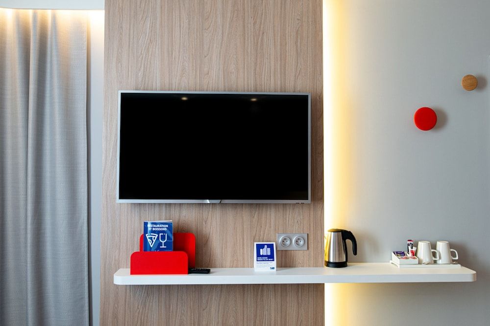 Standard Room, 1 Queen Bed, Park View (Parking View)