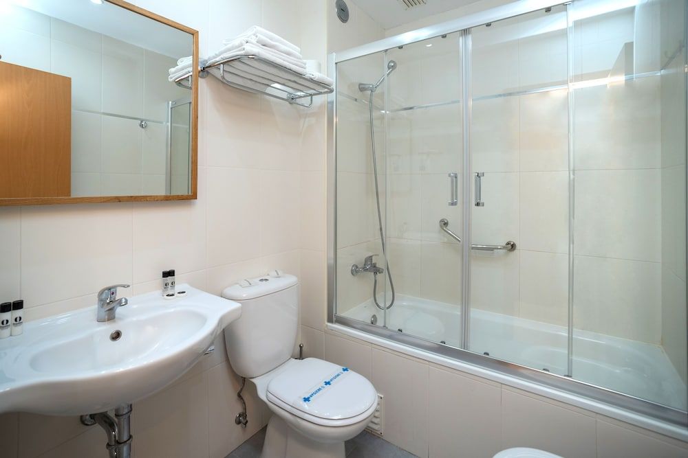 Hotel Canada Twin Room 5