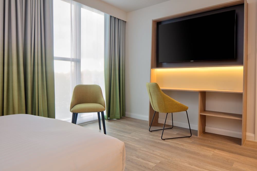 Hampton by Hilton York Piccadilly Room, 1 Queen Bed, Accessible 6