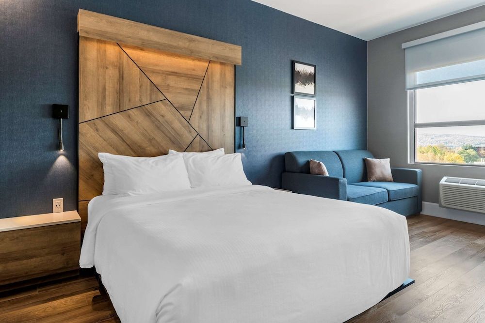 Quality Hotel & Conference Centre Standard Room, 1 Queen Bed with Sofa bed, Non Smoking 2