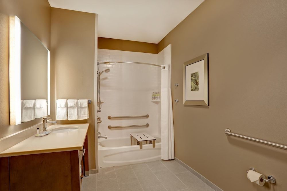 Studio Suite, 1 Queen Bed, Accessible Bathtub, Kitchen (Mobility)