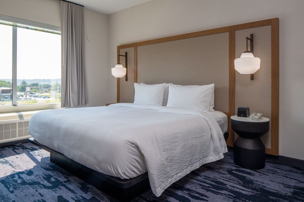 Room, 1 King Bed (Mobility Accessible, Tub)
