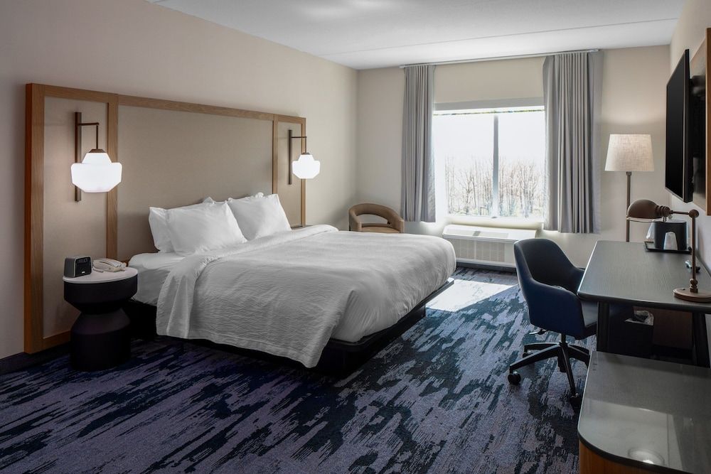 Room, 1 King Bed (Mobility Accessible, Tub)