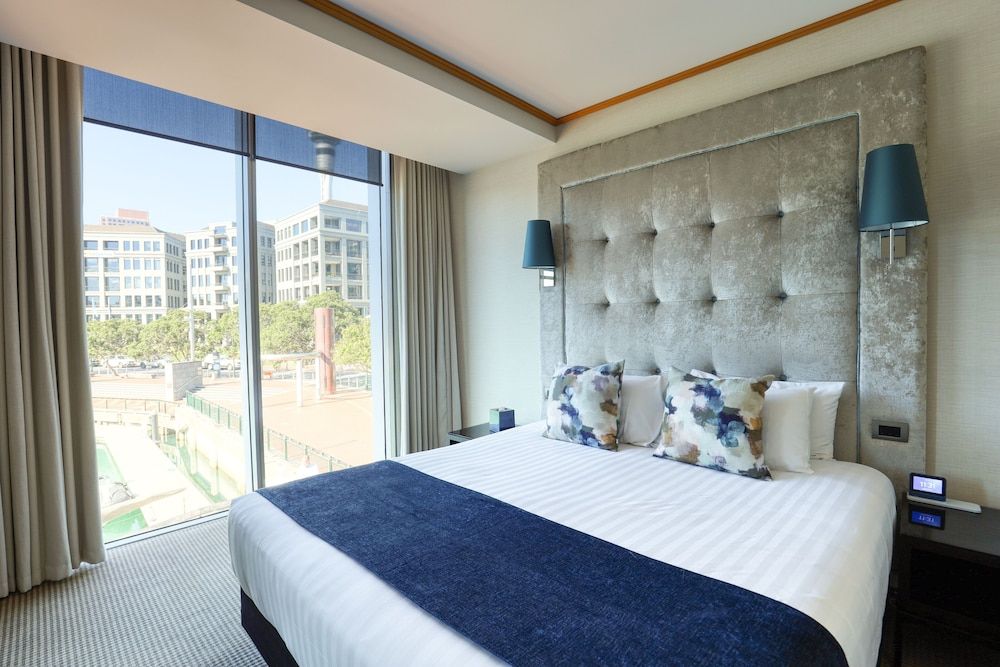 Deluxe King Room with Marina View
