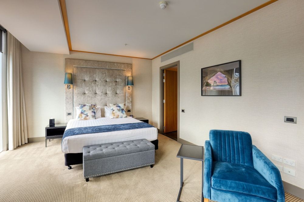 Deluxe King Room with Marina View