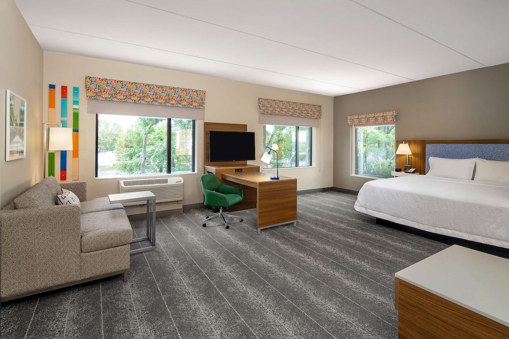Suite, 1 King Bed, Non Smoking, Corner