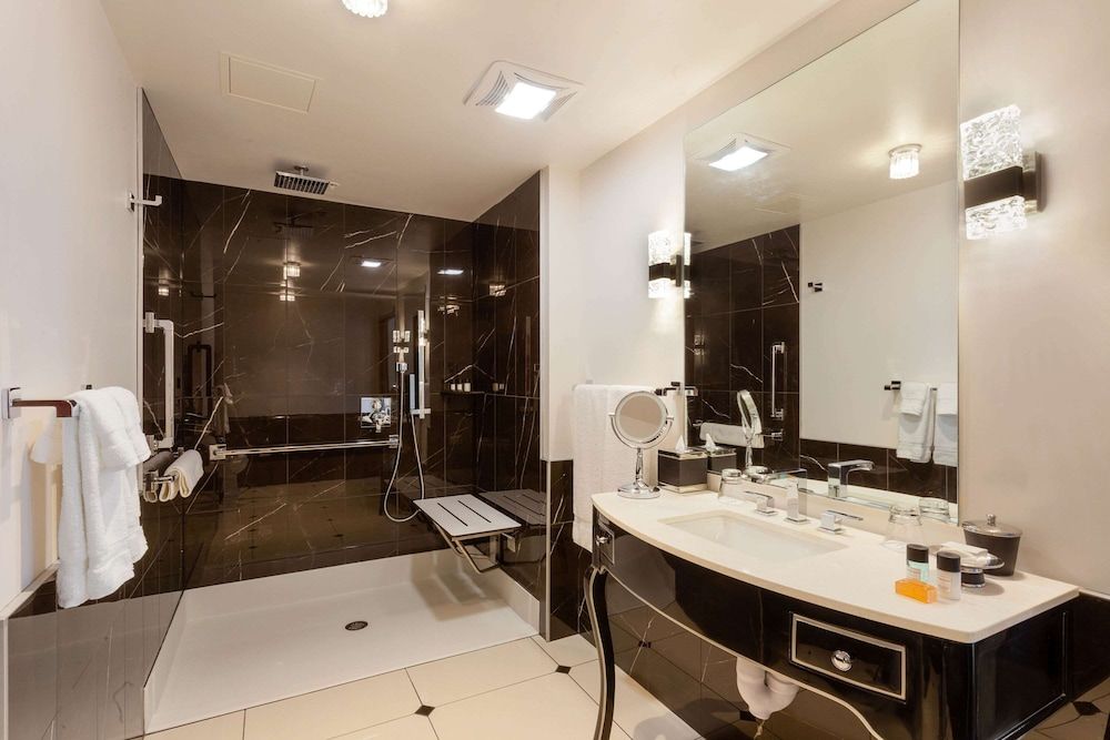 Suite, 1 King Bed, Non Smoking (Residential)