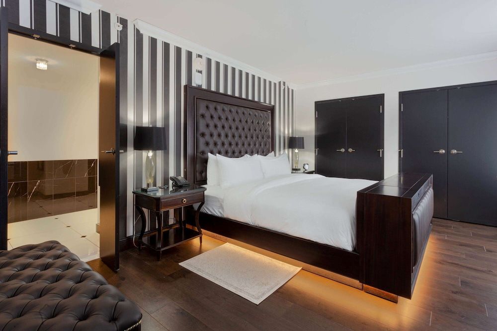Suite, 1 King Bed, Non Smoking (Residential)