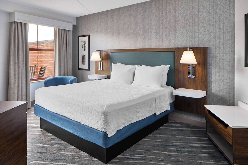 Studio, 1 King Bed, Balcony