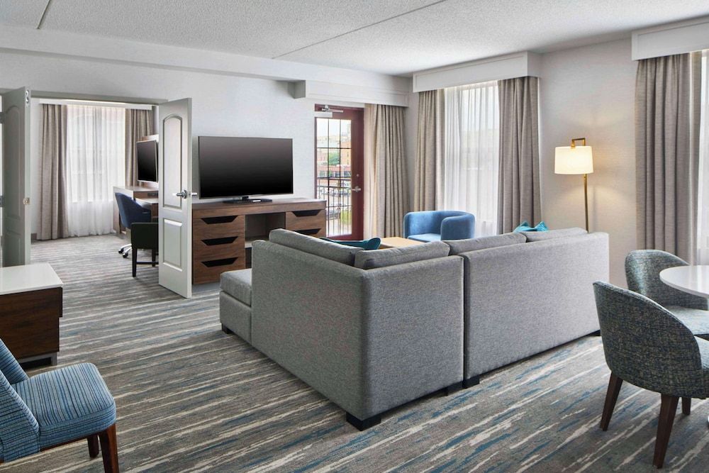 Suite, 1 King Bed, Accessible, Bathtub (Mobility & Hearing)